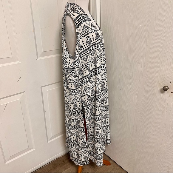 LulaRoe Joy Duster Hamsa E1 - Picture 3 of 5